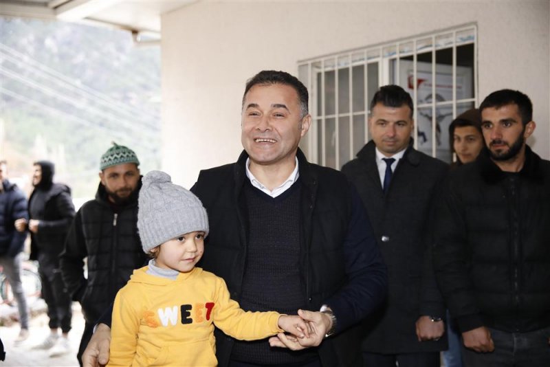 Başkan y&uuml;cel uzun&ouml;z mahallesi&rsquo;nde vatandaşlarla bir araya geldi