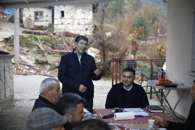 Başkan y&uuml;cel uzun&ouml;z mahallesi&rsquo;nde vatandaşlarla bir araya geldi