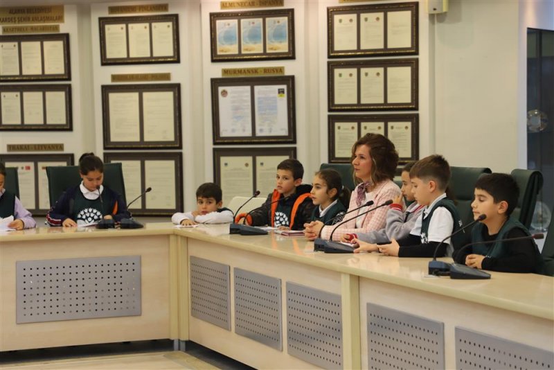 Çevreci öğrencilerden başkan yücel’e ziyaret