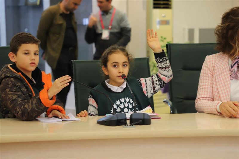 Çevreci öğrencilerden başkan yücel’e ziyaret