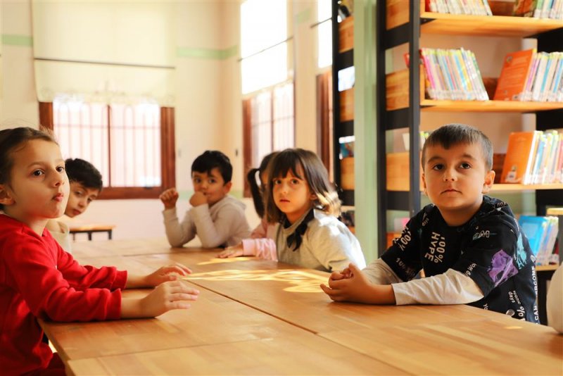 Ebeveyn çocuk atölyesi ve çocuk kütüphanesi’nde renkli etkinlikler sürüyor