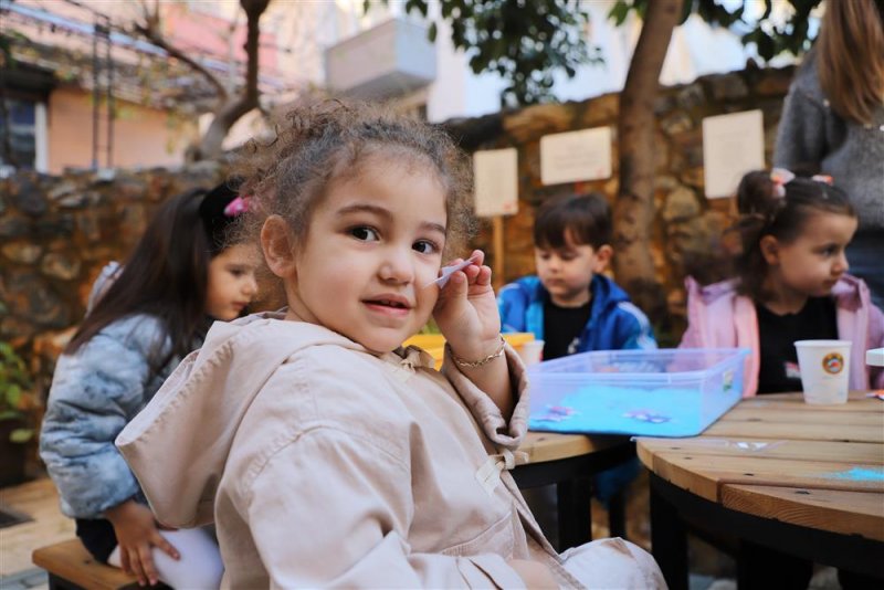 Ebeveyn çocuk atölyesi ve çocuk kütüphanesi’nde renkli etkinlikler sürüyor