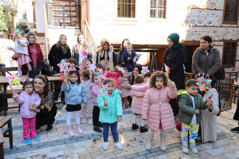 Ebeveyn çocuk atölyesi ve çocuk kütüphanesi’nde renkli etkinlikler sürüyor