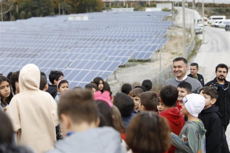 Enerji verimliliği haftası kapsamında alanya belediyesi güneş enerji santrali öğrencileri ağırladı