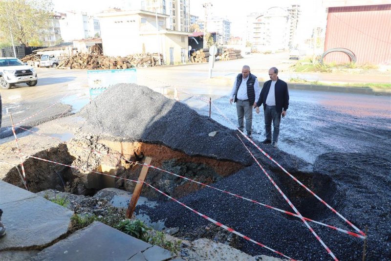 Mahmutlarda büyük altyapı çalışması menderes bulvarı ile 30 metrelik imar yolu arasında yağmursuyu dreanj çalışması başlatıldı