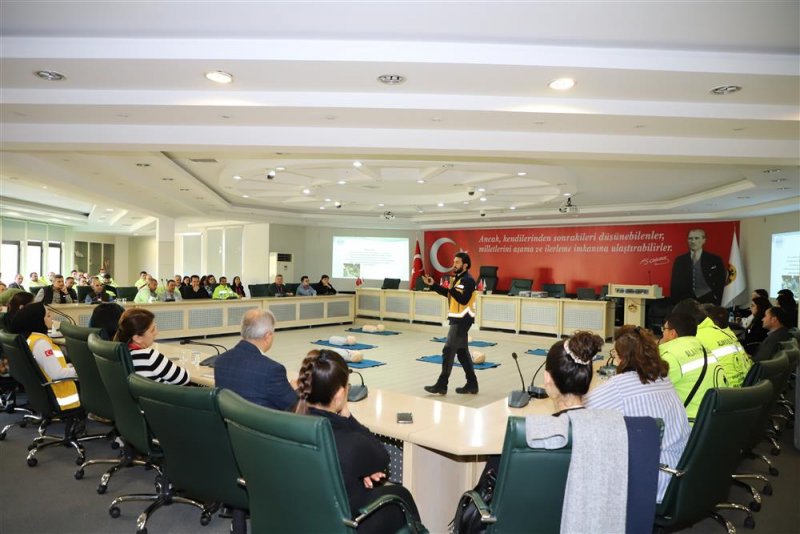 Alanya belediyesi personele ilk yardım eğitimi