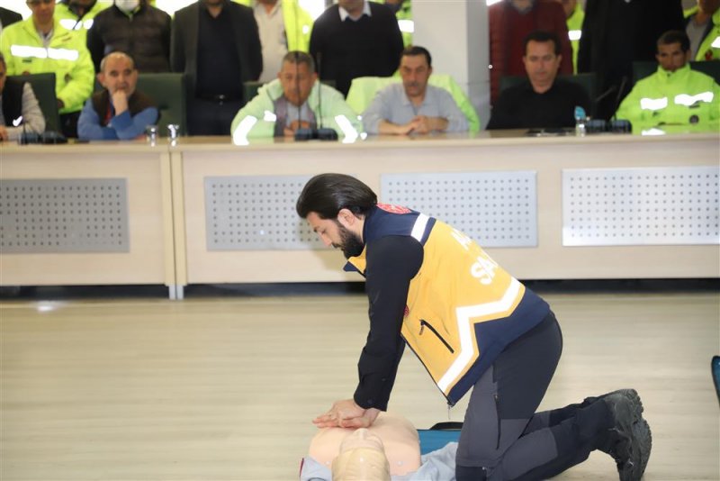 Alanya belediyesi personele ilk yardım eğitimi