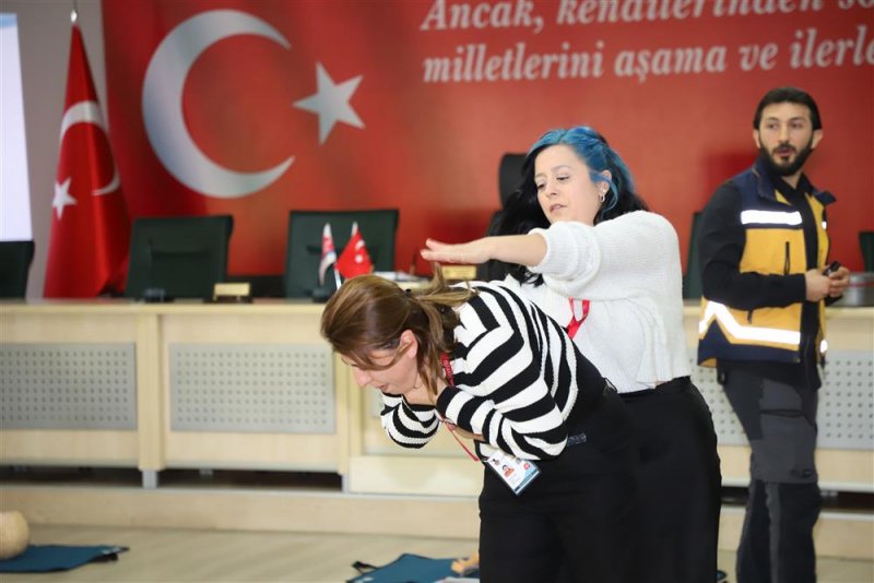 Alanya belediyesi personele ilk yardım eğitimi