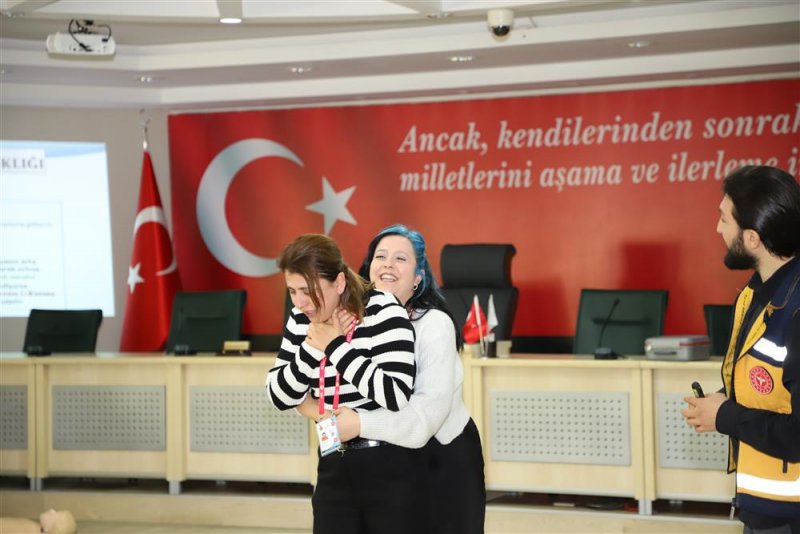 Alanya belediyesi personele ilk yardım eğitimi
