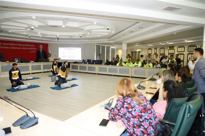 Alanya belediyesi personele ilk yardım eğitimi