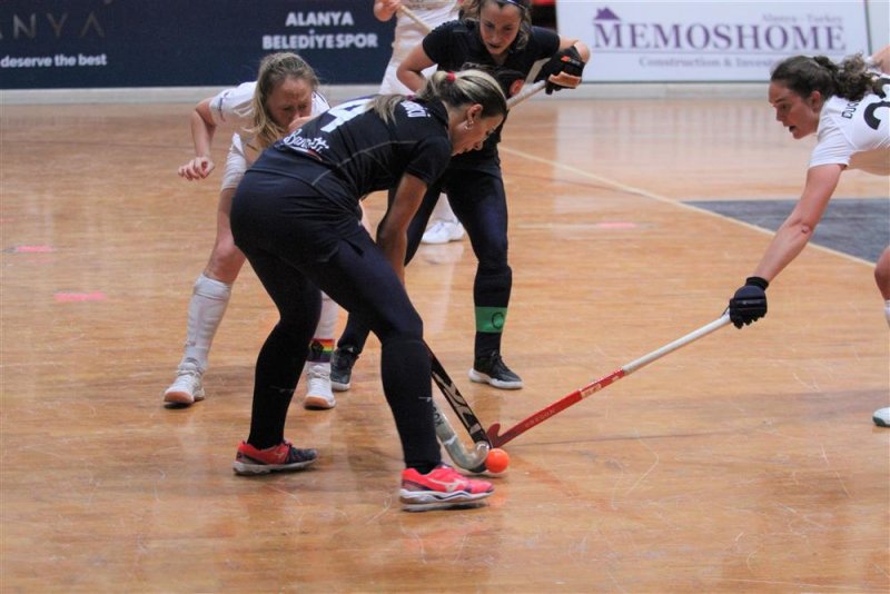 Kadınlar salon hokeyi avrupa şampiyon kulüpler kupası sona erdi