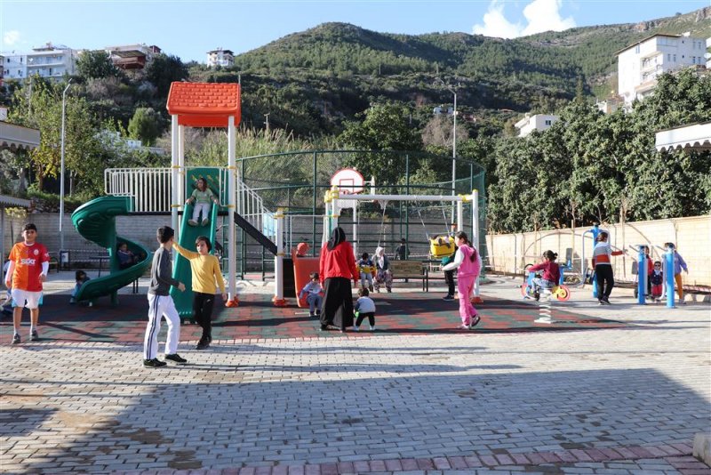 Alanya belediyesi kente yeni çocuk parkları kazandırmaya devam ediyor