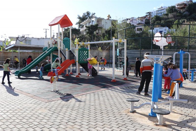 Alanya belediyesi kente yeni çocuk parkları kazandırmaya devam ediyor