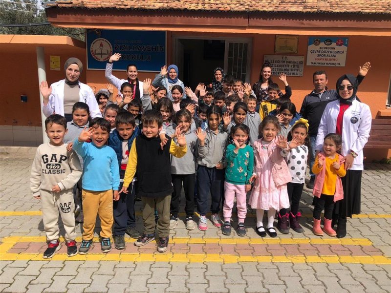 Alanya belediyesi kırsal bölgelerdeki okullarda öğrencileri yalnız bırakmıyor