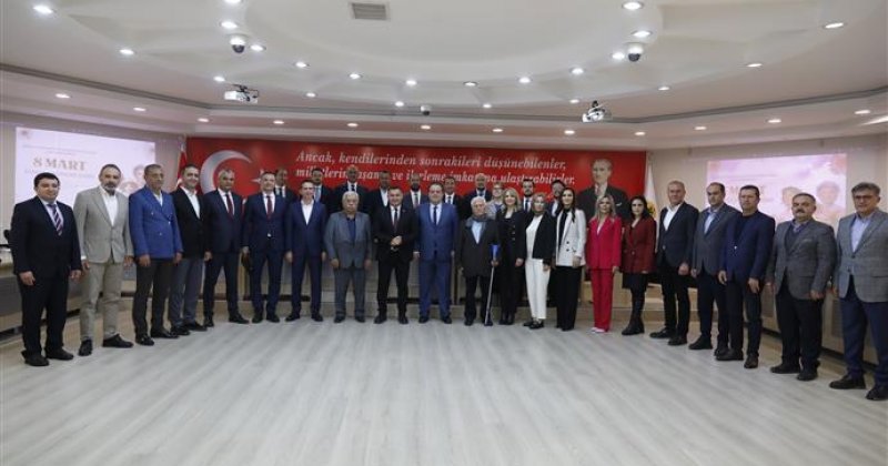 Alanya belediyesi’nde seçimler öncesi son meclis toplantısı gerçekleştirildi - başkan yücel’den meclis üyelerine plaketli teşekkür