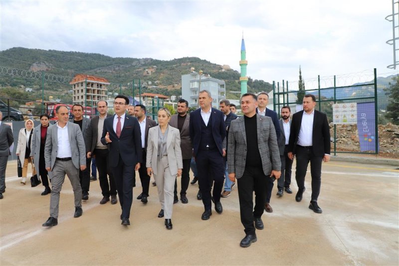 Alanya doğal gaza kavuşuyor - başkan yücel: tesis tamamlandı, boru hatları için kazı çalışmaları başlıyor