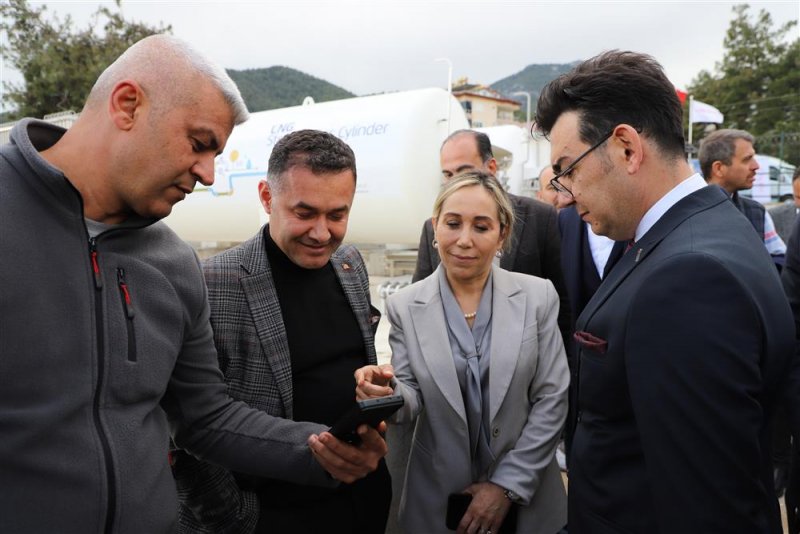 Alanya doğal gaza kavuşuyor - başkan yücel: tesis tamamlandı, boru hatları için kazı çalışmaları başlıyor