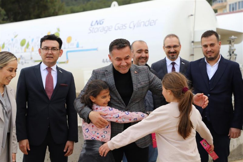 Alanya doğal gaza kavuşuyor - başkan yücel: tesis tamamlandı, boru hatları için kazı çalışmaları başlıyor