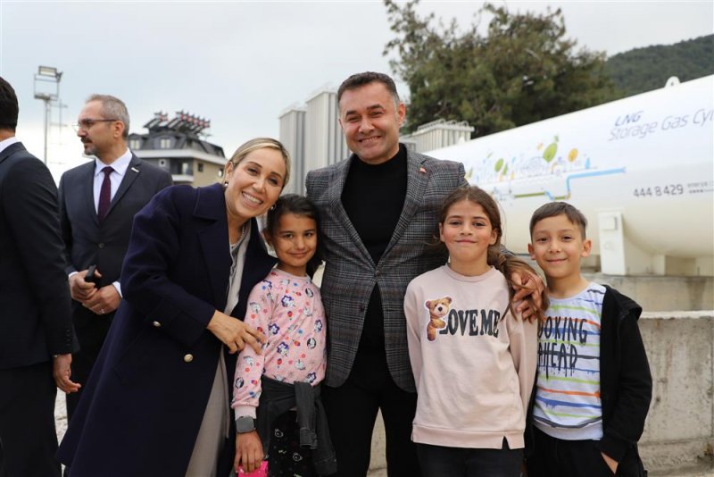 Alanya doğal gaza kavuşuyor - başkan yücel: tesis tamamlandı, boru hatları için kazı çalışmaları başlıyor