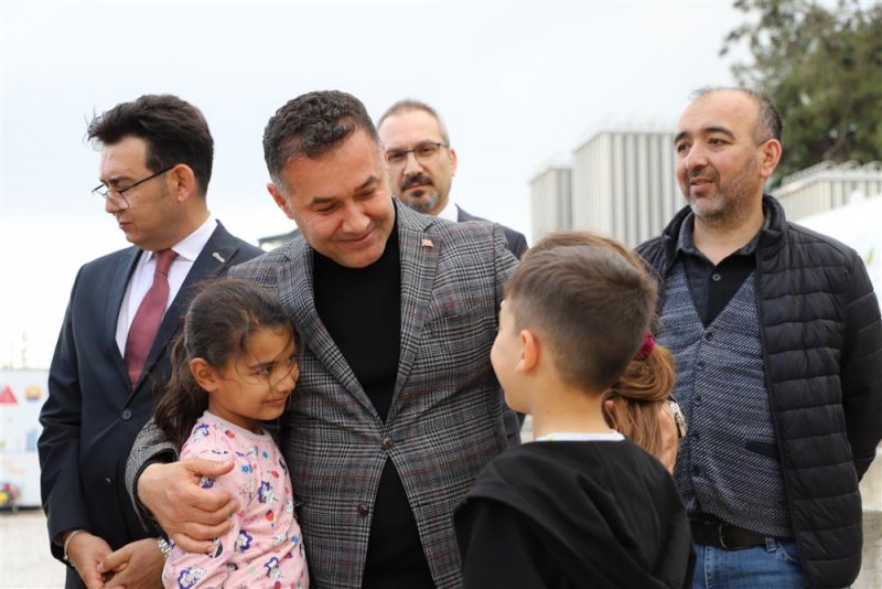 Alanya doğal gaza kavuşuyor - başkan yücel: tesis tamamlandı, boru hatları için kazı çalışmaları başlıyor