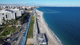 Antalyalılar Konyaaltı Liman Halk Plajı’ndan Çok Memnun