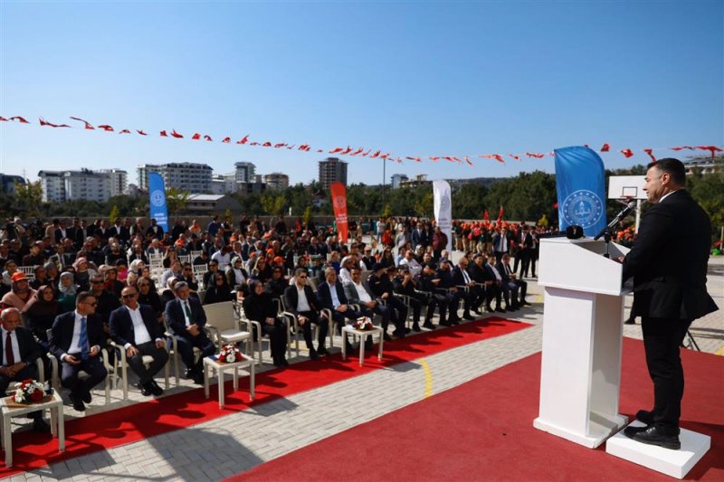 Başkan yücel alanya’da ikili eğitime son veriyor avsallar 100. yıl cumhuriyet ortaokulu ve anaokulu törenle açıldı