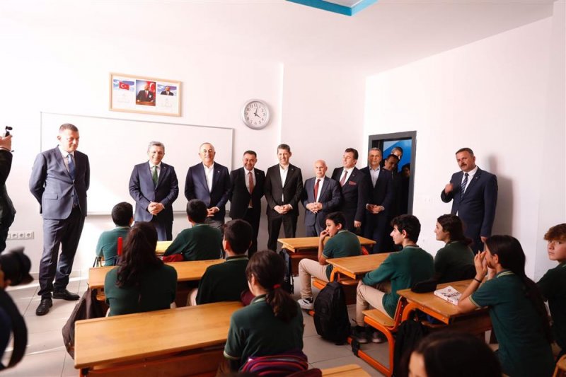 Başkan yücel alanya’da ikili eğitime son veriyor avsallar 100. yıl cumhuriyet ortaokulu ve anaokulu törenle açıldı