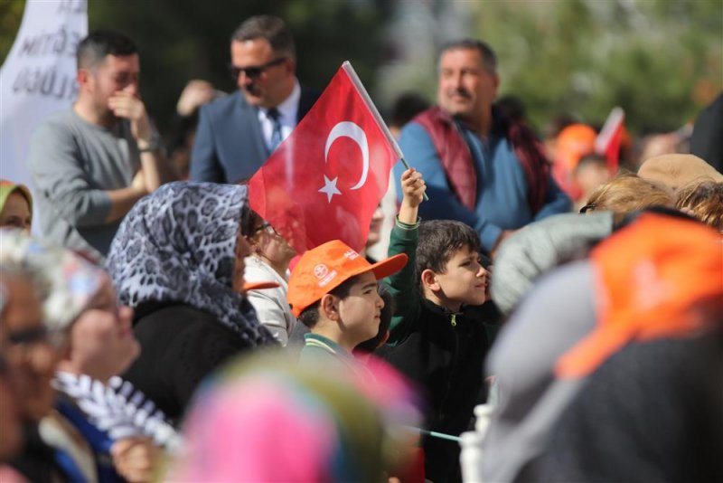 Başkan yücel alanya’da ikili eğitime son veriyor avsallar 100. yıl cumhuriyet ortaokulu ve anaokulu törenle açıldı