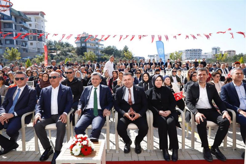 Başkan yücel alanya’da ikili eğitime son veriyor avsallar 100. yıl cumhuriyet ortaokulu ve anaokulu törenle açıldı