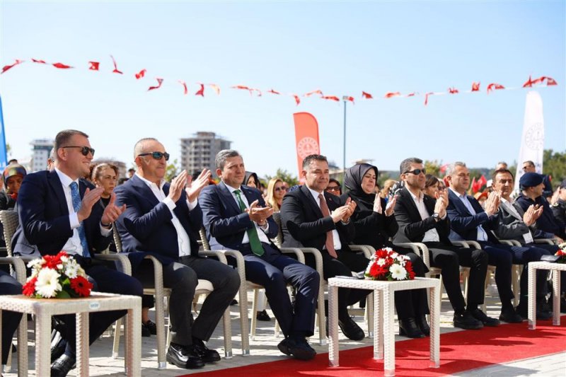 Başkan yücel alanya’da ikili eğitime son veriyor avsallar 100. yıl cumhuriyet ortaokulu ve anaokulu törenle açıldı