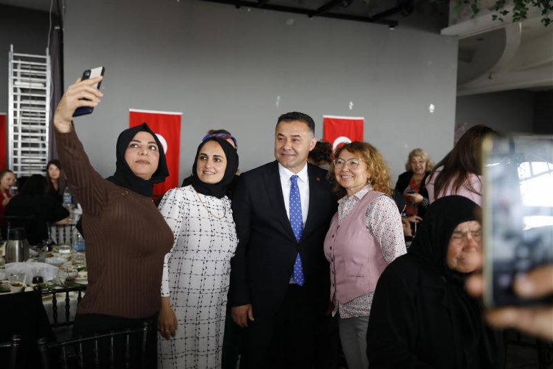 Başkan y&uuml;cel: hizmet yolunda kadınlarımızla el ele vereceğiz - başkan y&uuml;cel 8 mart&rsquo;ta kadınlarla buluştu