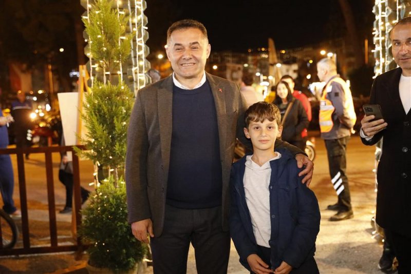 Başkan yücel ramazan meydanı’nda vatandaşlarla buluştu