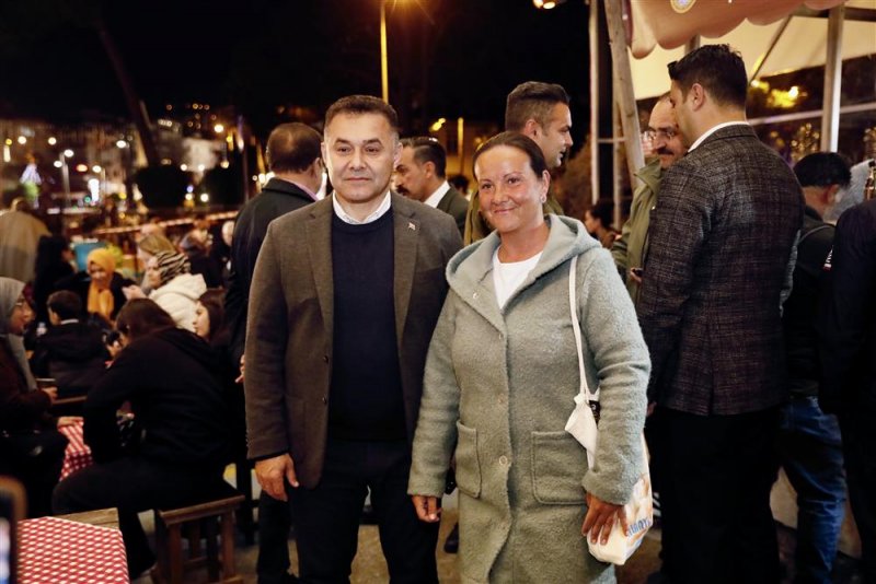 Başkan yücel ramazan meydanı’nda vatandaşlarla buluştu