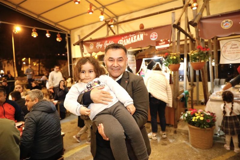 Başkan yücel ramazan meydanı’nda vatandaşlarla buluştu