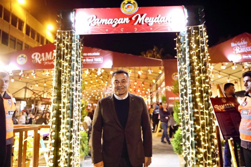 Başkan yücel ramazan meydanı’nda vatandaşlarla buluştu