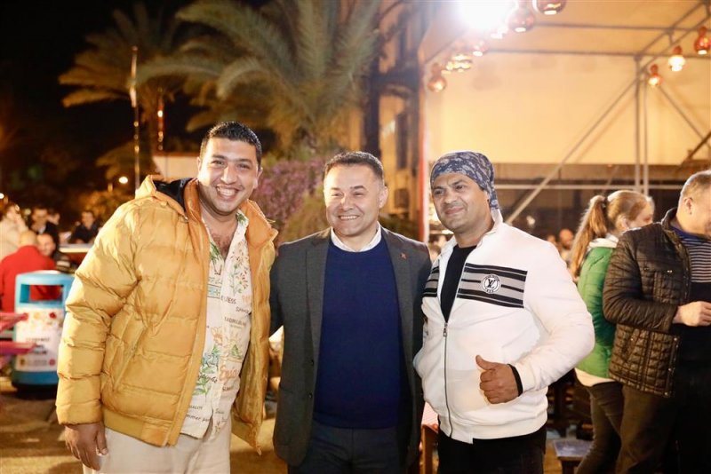 Başkan yücel ramazan meydanı’nda vatandaşlarla buluştu