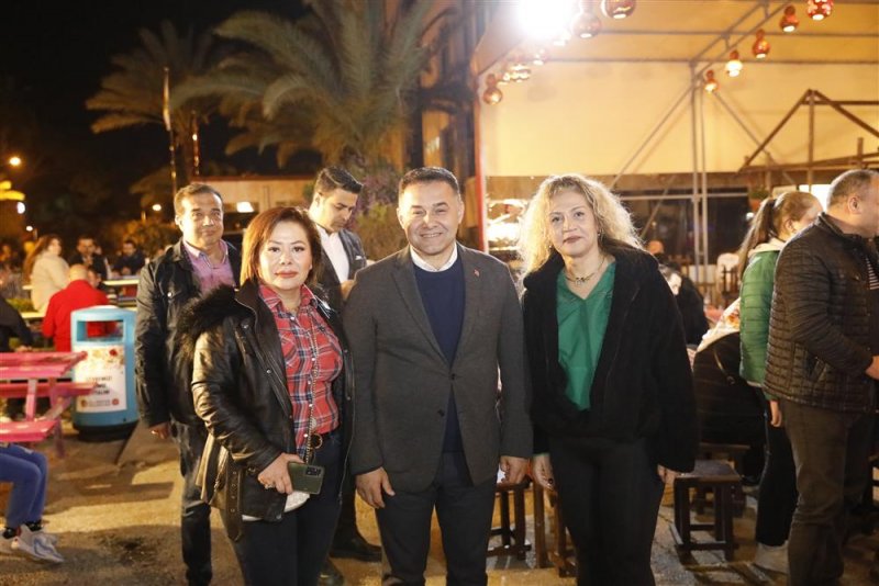 Başkan yücel ramazan meydanı’nda vatandaşlarla buluştu