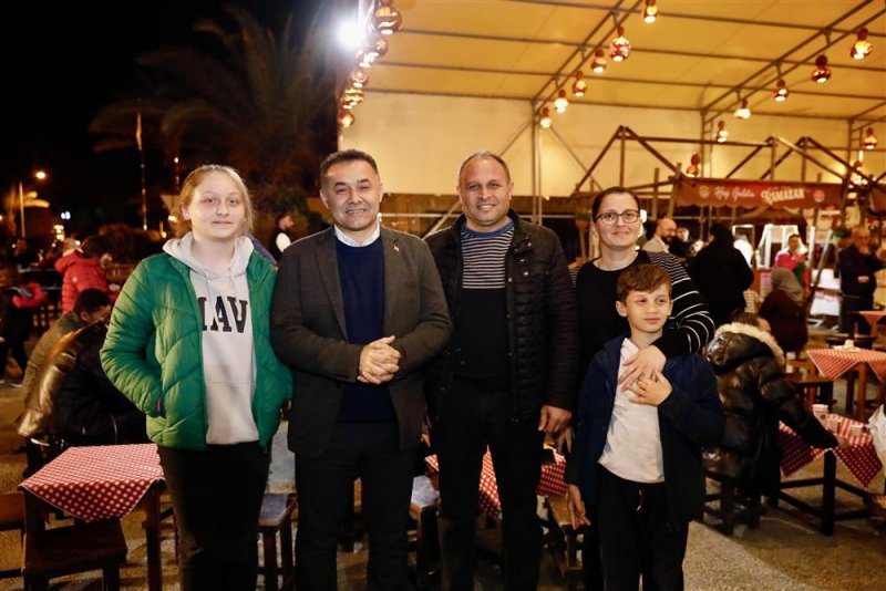 Başkan yücel ramazan meydanı’nda vatandaşlarla buluştu