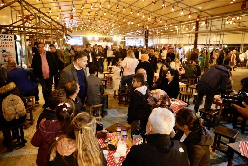 Başkan yücel ramazan meydanı’nda vatandaşlarla buluştu
