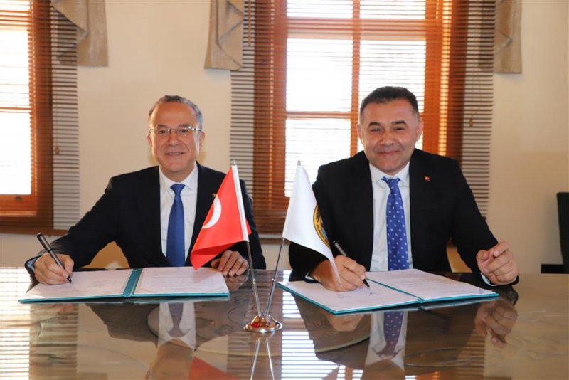 M&uuml;jde! alanya&rsquo;ya teknopark geliyor - rekt&ouml;r g&uuml;ner ve başkan y&uuml;cel imzaları attılar