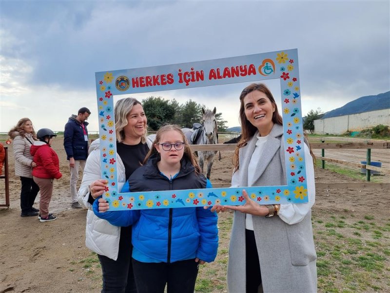 Özel günde özel çocuklarla eğlenceli etkinlik