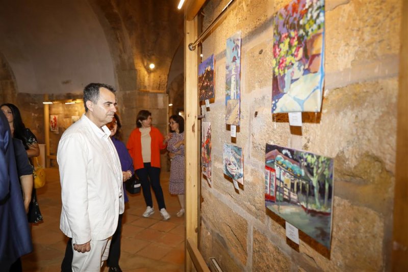 11 ukraynalı kadının hazırladığı ‘sanatçıların gözünden alanya’ sanat sergisi açıldı