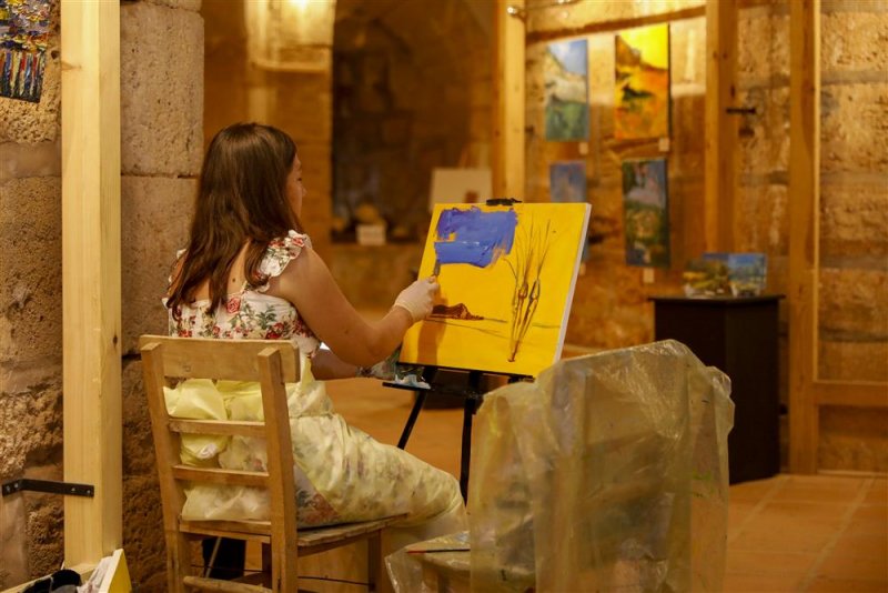 11 ukraynalı kadının hazırladığı ‘sanatçıların gözünden alanya’ sanat sergisi açıldı