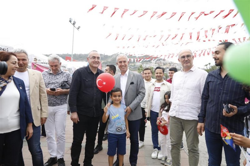 6. alanya uluslararası &ccedil;ocuk festivali başladı - başkan &ouml;z&ccedil;elik: &ccedil;ocuklar, memleketimizin teminatıdır