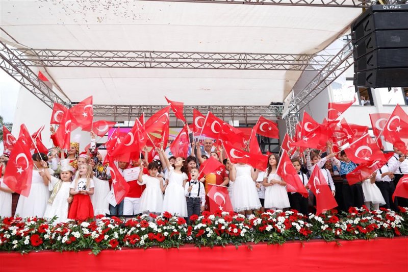 6. alanya uluslararası &ccedil;ocuk festivali başladı - başkan &ouml;z&ccedil;elik: &ccedil;ocuklar, memleketimizin teminatıdır