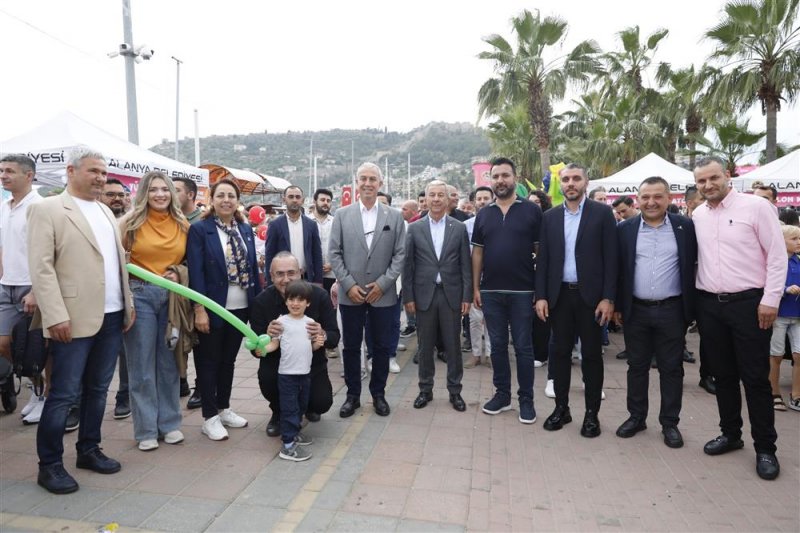 6. alanya uluslararası &ccedil;ocuk festivali başladı - başkan &ouml;z&ccedil;elik: &ccedil;ocuklar, memleketimizin teminatıdır