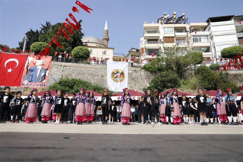 Alanya'da 23 nisan coşkusu