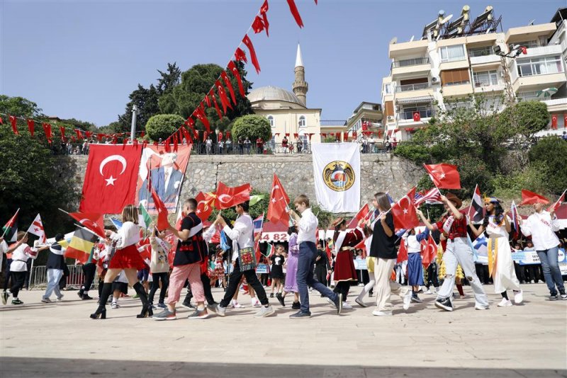 Alanya'da 23 nisan coşkusu