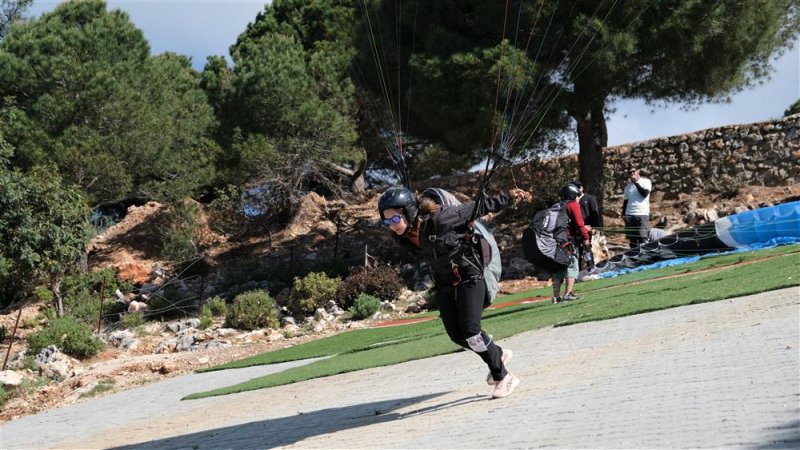 Alanya’ da yamaç paraşütü akdeniz bölgesi hedef yarışması yapıldı