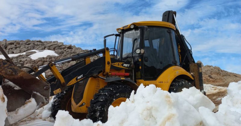Antalya Büyükşehir Belediyesi Akseki’de Kar Temizleme Çalışması Gerçekleştirdi